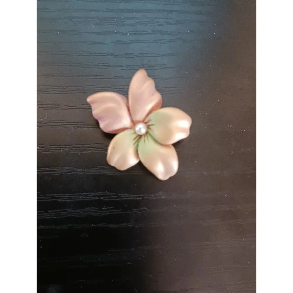 Joan Rivers Vintage Pastel Ombre Flower Brooch Faux Pearl Gold Tone Pin
